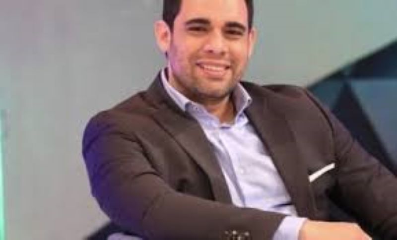 El comunicador Albert Mena sale del programa “Más Roberto”
