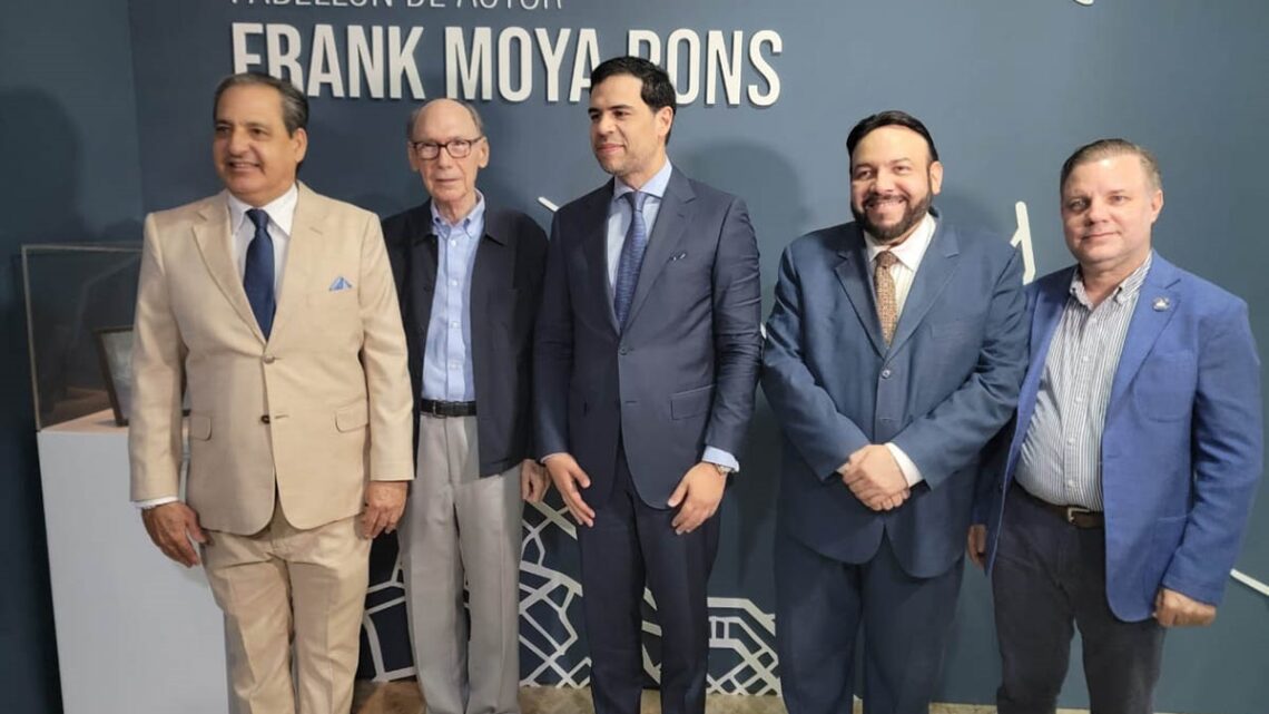 Roberto Ángel Salcedo destaca trayectoria y aportes de Frank Moya Pons en acto inaugural