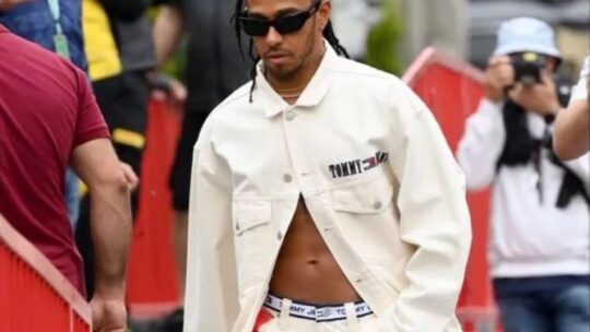 Entre el pilotaje y la moda: las dos caras de Lewis Hamilton