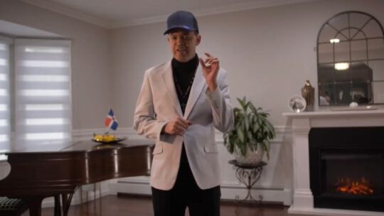 Alex Bueno confirma diagnóstico de cáncer cerebral y anuncia inicio de su tratamiento