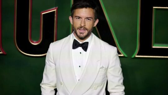 El actor británico Jonathan Bailey es elegido por la revista People como el hombre más sexy del mundo