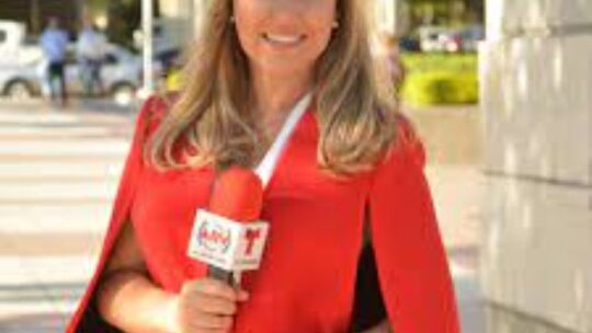 La periodista dominicana Laura de la Nuez anunció su salida de Telemundo