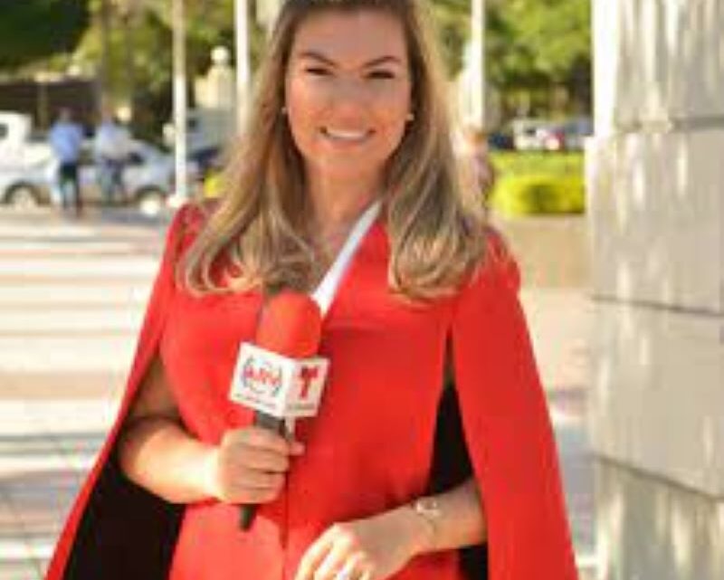 La periodista dominicana Laura de la Nuez anunció su salida de Telemundo