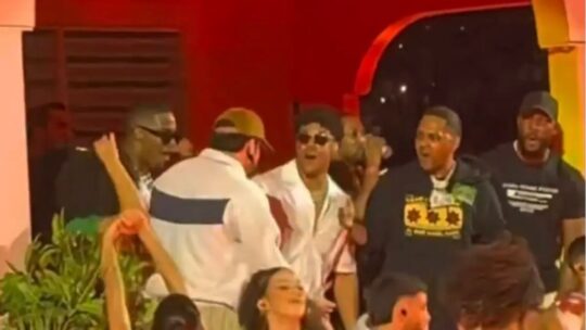 Juan Soto y Santiago Matías sorprenden al público al unirse a Bad Bunny en La Casita