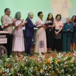 Entregan a la periodista Edith Febles galardón anticorrupción