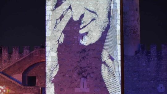 Óscar de la Renta rinde homenaje a sus raíces criollas