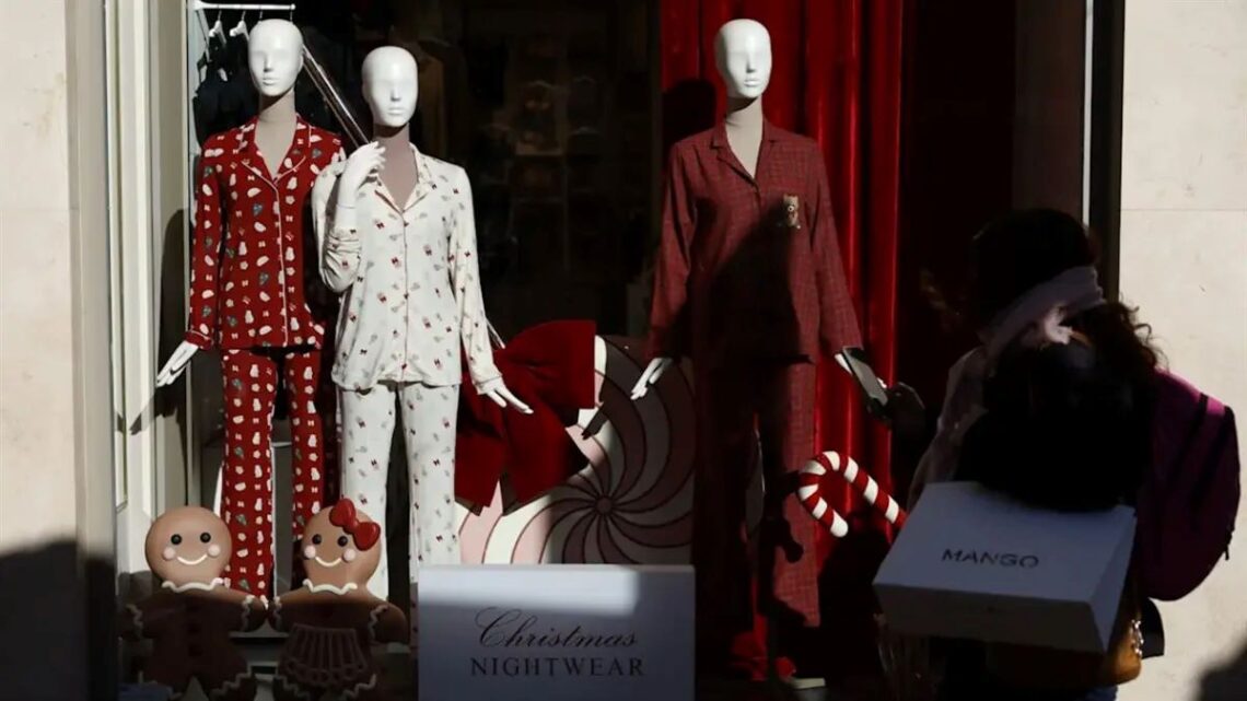 La Navidad cambia el protocolo de elegancia: ¿De gala o en pijama?