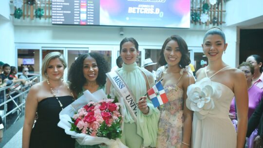 Miss Universo 2025, Fátima Bosch, llega a RD con agenda sobre el autismo; quiere aprender a bailar merengue