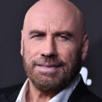 John Travolta celebra su cumpleaños obteniendo licencia para pilotar un Global Express