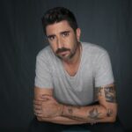 El cantautor dominicano Seye alcanza su primera nominación a los Premios Soberano gracias a su magistral colaboración con Álex Ubago