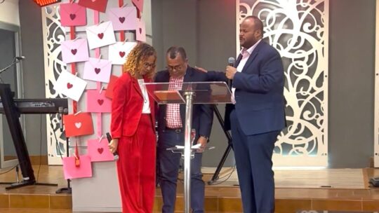 Euri Cabral impacta con conferencia “Construyendo matrimonios sanos y felices” por Señales TV