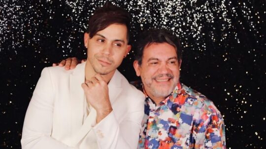 Kenny Grullón dedica mensaje a su hijo Javier tras su reconocimiento en los Premios Soberano