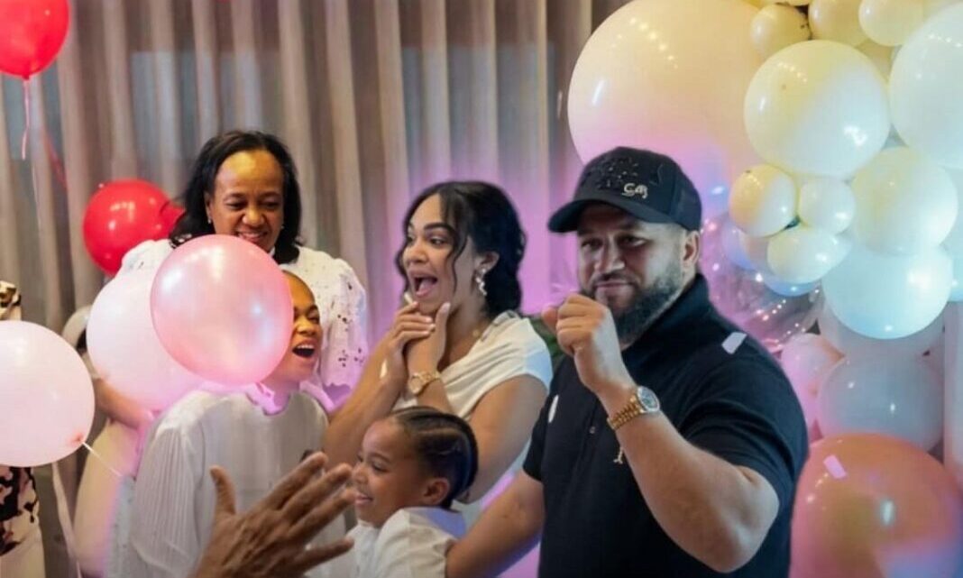 El Alfa y su esposa Alba Rosa confirman que serán padres de una niña
