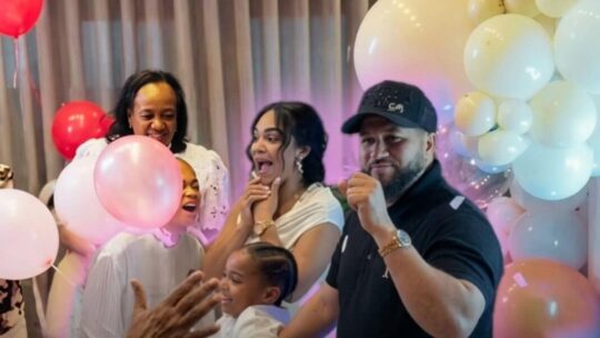 El Alfa y su esposa Alba Rosa confirman que serán padres de una niña