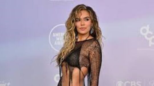 Karol G hace historia en los AMAs 2026 tras recibir premio a la Excelencia Artística