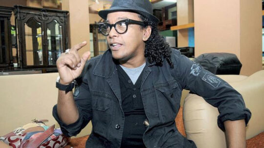 El merenguero Sergio Vargas  respode a Roy Tavaré