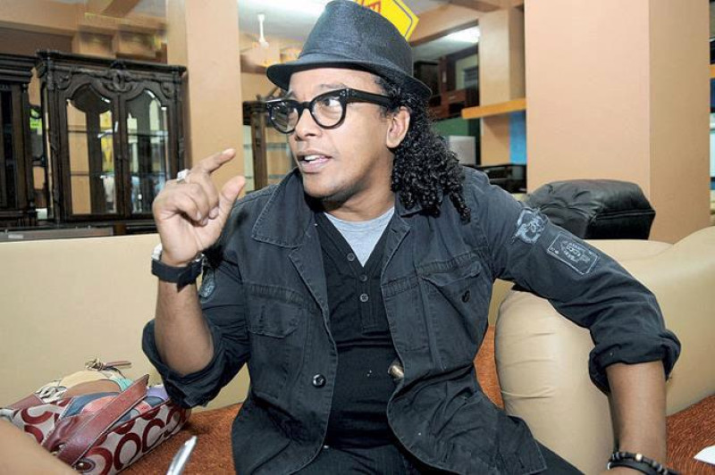 El merenguero Sergio Vargas  respode a Roy Tavaré