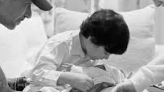 Marc Anthony y Nadia Ferreira dan la bienvenida a su hija Myla
