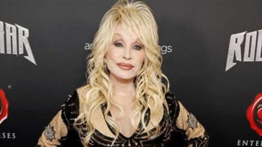 Muere Dolly Parton a los 80 años, leyenda e icono de la música country