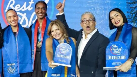 Tania Báez celebra reconocimiento de “Sin Pedir Permiso” en The Best of DR