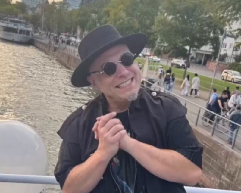 Muere Bruno Kramm, el teclista del dúo alemán Das Ich, tras dar un concierto en España
