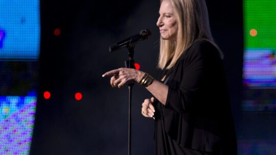 Barbra Streisand critica el “ego desmedido” de Trump y su amenaza sobre el Centro Kennedy