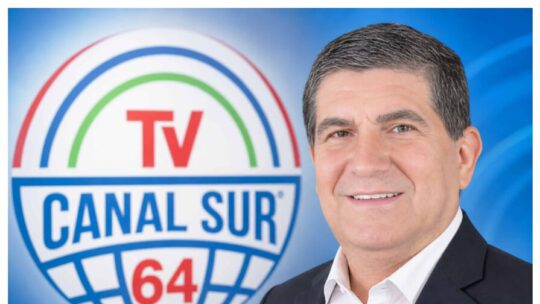 Juan Cruz Triffolio inicia una nueva etapa en TV Canal Sur con su programa «Con Punto y Coma»
