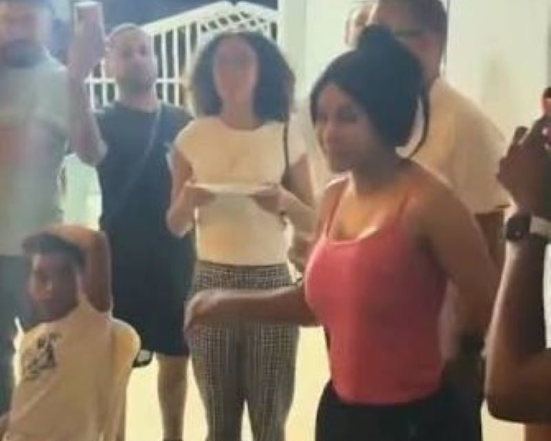 Cardi B celebra su cumpleaños en RD y muestra su lado más humilde