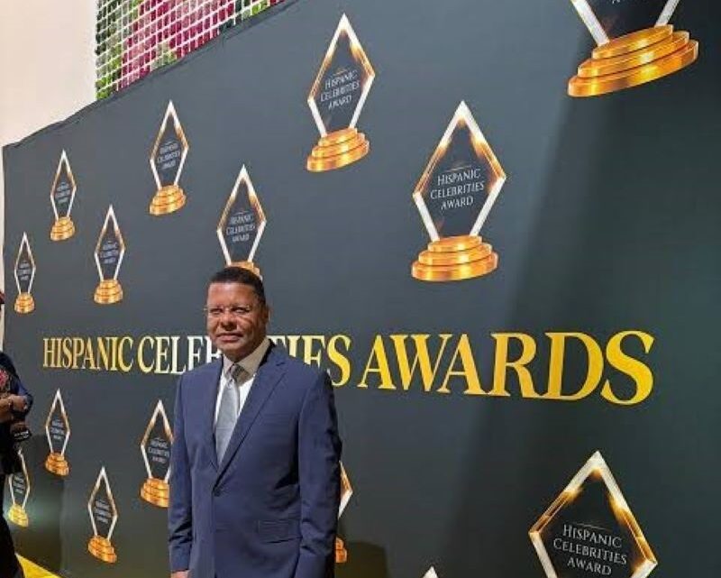 Dany Alcántara recibe en Miami el  premio nuevo líder de los medios de comunicación de República Dominicana